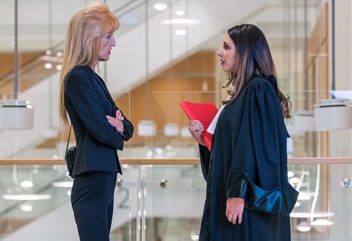 Maître Rezki au palais de justice de Paris